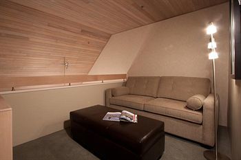 Powder's Edge By Latour And
